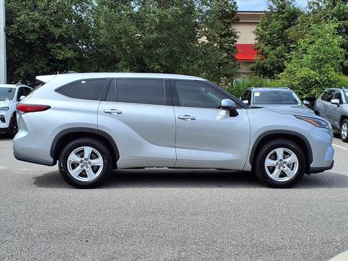 2022 Toyota Highlander L