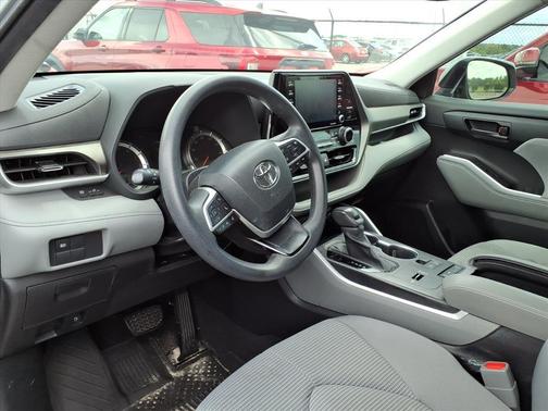 2022 Toyota Highlander L