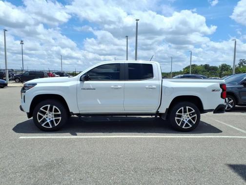 Summit White 2023 Chevrolet Colorado Z71