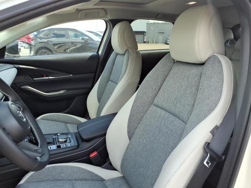 Snowflake White Pearl 2026 Mazda CX-30 2.5 S Aire Edition