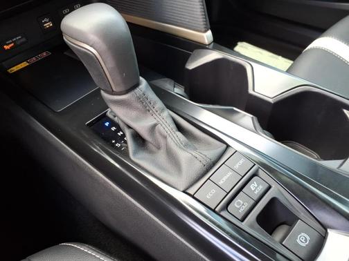 Ocean 2025 Toyota Camry SE
