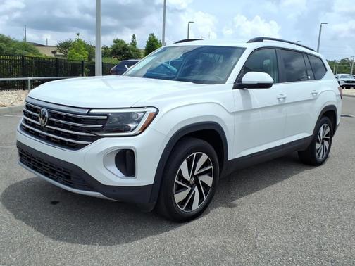 Pure White 2025 Volkswagen Atlas 2.0T SE w/Technology