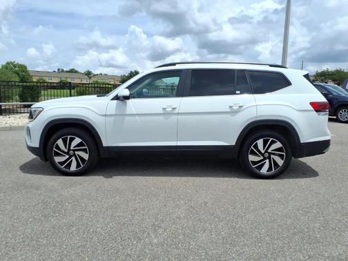 Pure White 2025 Volkswagen Atlas 2.0T SE w/Technology