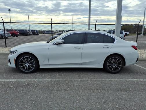 2019 BMW 330 i xDrive