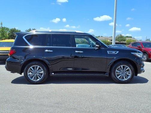 2023 INFINITI QX80 Luxe