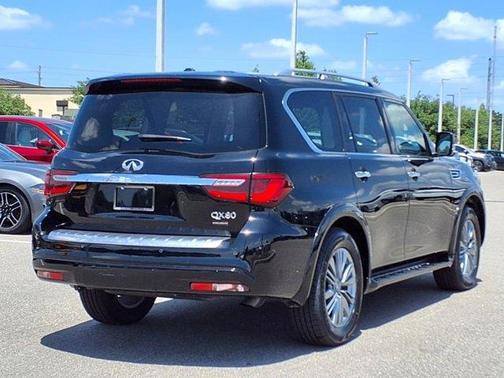 2023 INFINITI QX80 Luxe