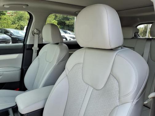 Gray 2023 Kia Sorento S