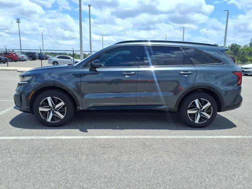Gray 2023 Kia Sorento S