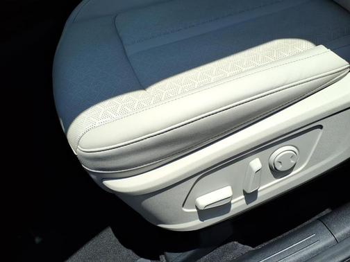 Gray 2023 Kia Sorento S