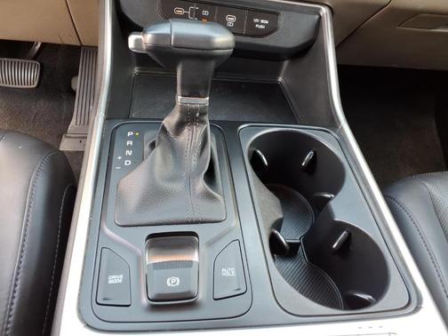 Snow White Pearl 2025 Kia Carnival LXS