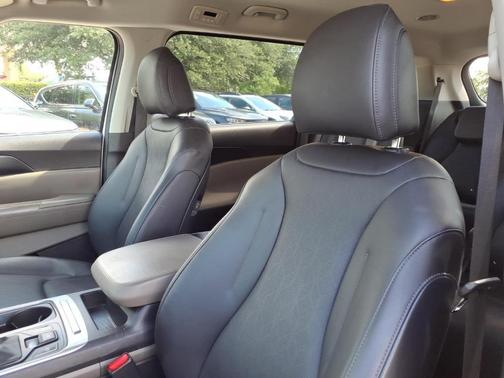 Snow White Pearl 2025 Kia Carnival LXS