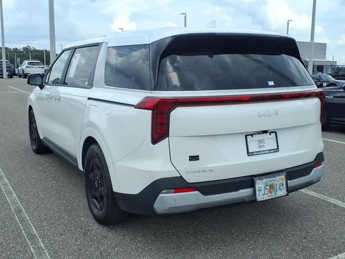 Snow White Pearl 2025 Kia Carnival LXS