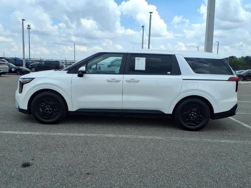 Snow White Pearl 2025 Kia Carnival LXS