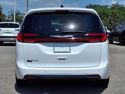2023 Chrysler Pacifica Touring-L