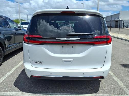 2023 Chrysler Pacifica Touring-L