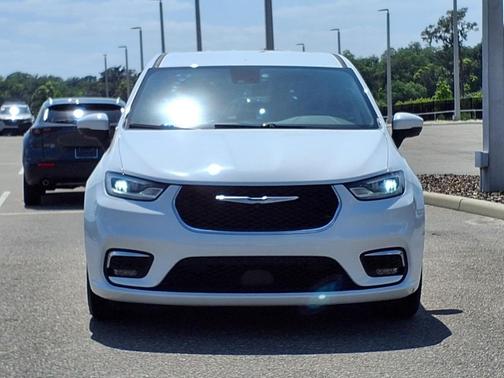 Bright White Clearcoat 2023 Chrysler Pacifica Touring-L