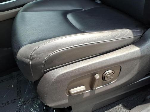 Metal 2025 Kia Carnival LXS