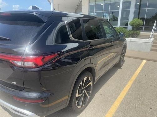 2022 Mitsubishi Outlander SE
