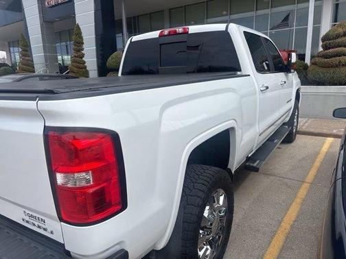 White 2017 GMC Sierra 2500 Denali