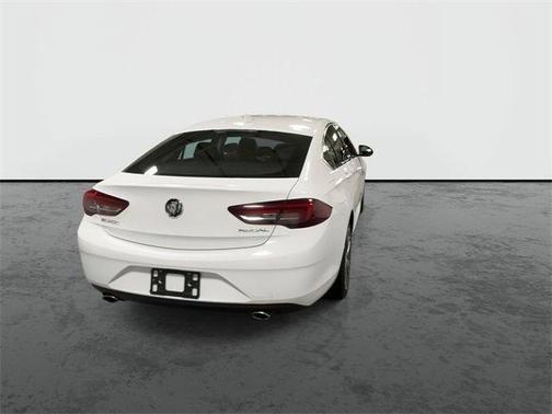 2018 Buick Regal Sportback Essence