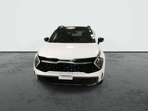 White 2024 Kia Sportage X-Line