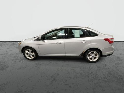 Gray 2013 Ford Focus SE