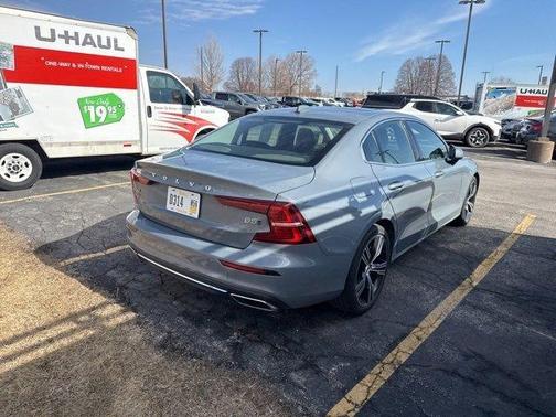 2022 Volvo S60 B5 Inscription