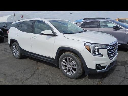White 2024 GMC Terrain SLT