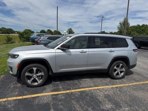 Gray 2024 Jeep Grand Cherokee L Limited