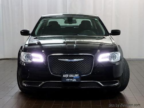 2018 Chrysler 300 Touring