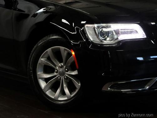 2018 Chrysler 300 Touring