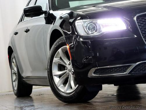 2018 Chrysler 300 Touring