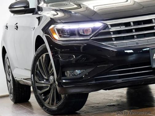Black 2019 Volkswagen Jetta 1.4T SEL Premium