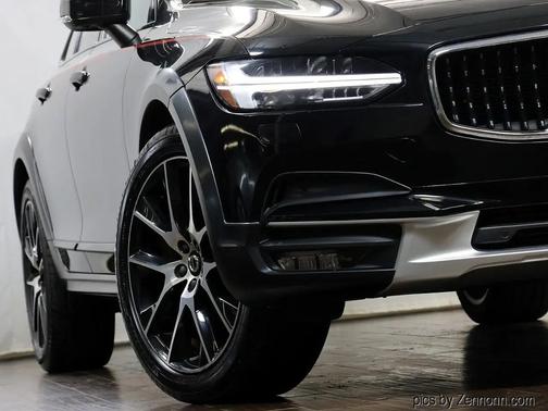2020 Volvo V90 Cross Country T6