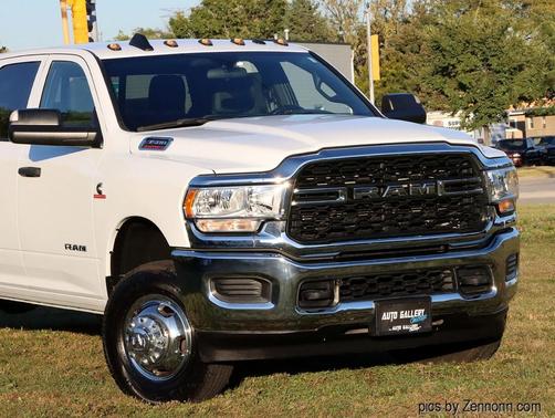 2022 RAM 3500 Tradesman Crew Cab 4x4 8' Box