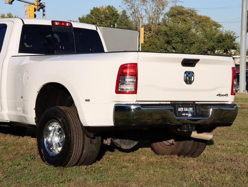2022 RAM 3500 Tradesman Crew Cab 4x4 8' Box