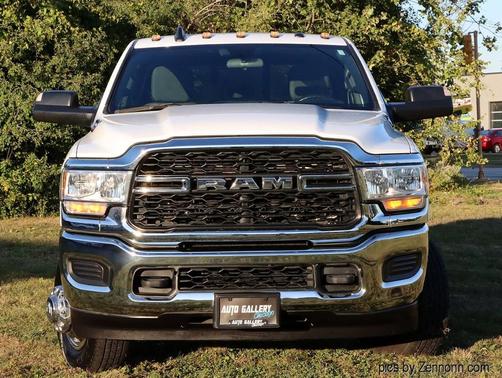 2022 RAM 3500 Tradesman Crew Cab 4x4 8' Box