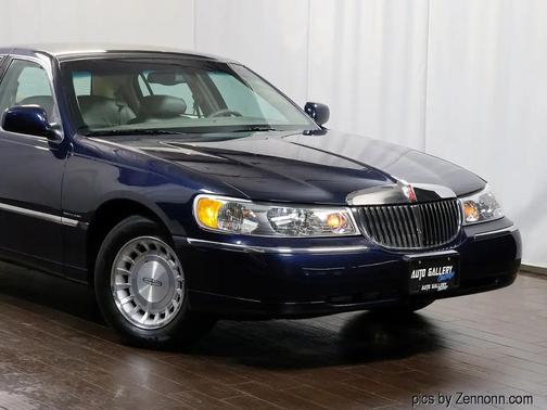 2001 Lincoln Town Car Executive