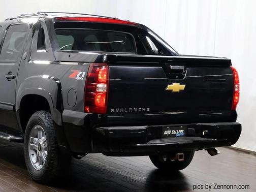 Black 2013 Chevrolet Avalanche LT