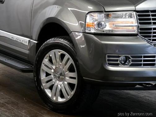 2013 Lincoln Navigator Base