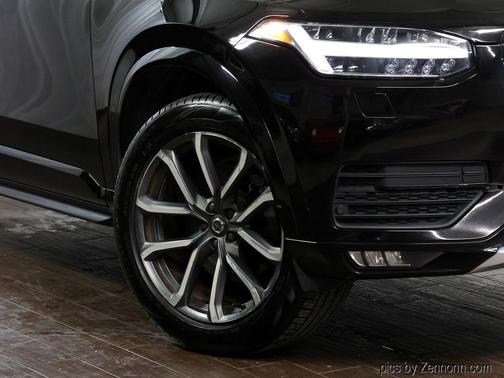 2016 Volvo XC90 T6 Momentum