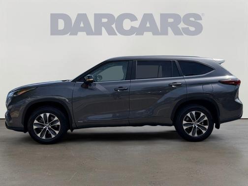 Magnetic Gray Metallic 2025 Toyota Highlander Hybrid XLE