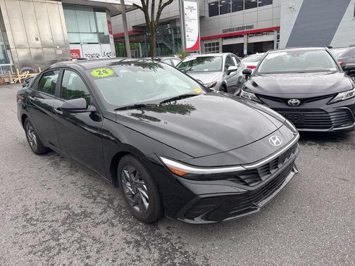 Abyss Black 2024 Hyundai ELANTRA SEL