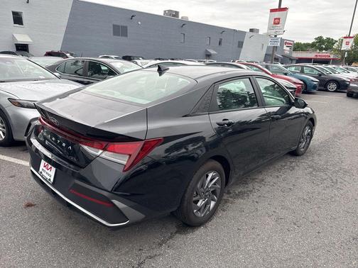 Abyss Black 2024 Hyundai ELANTRA SEL