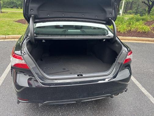 Midnight Black Metallic 2020 Toyota Camry SE