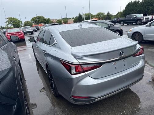 2022 Lexus ES 300h F SPORT