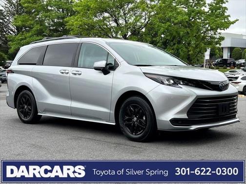 2024 Toyota Sienna LE