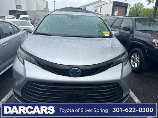 2024 Toyota Sienna LE
