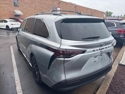 2024 Toyota Sienna LE