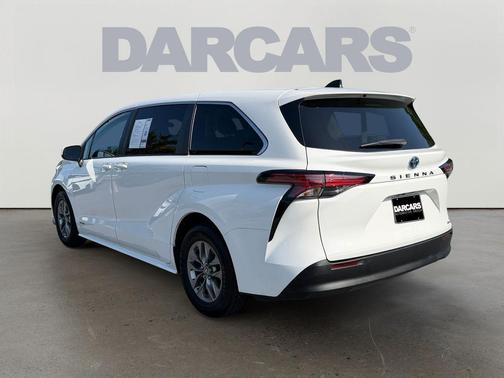 Super White 2021 Toyota Sienna LE